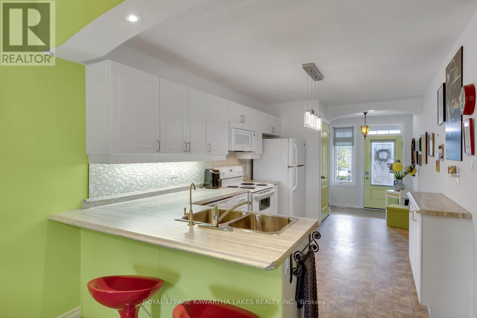 16 Chadwin Drive, Kawartha Lakes (Lindsay), Ontario  K9V 0E9 - Photo 11 - X12320145