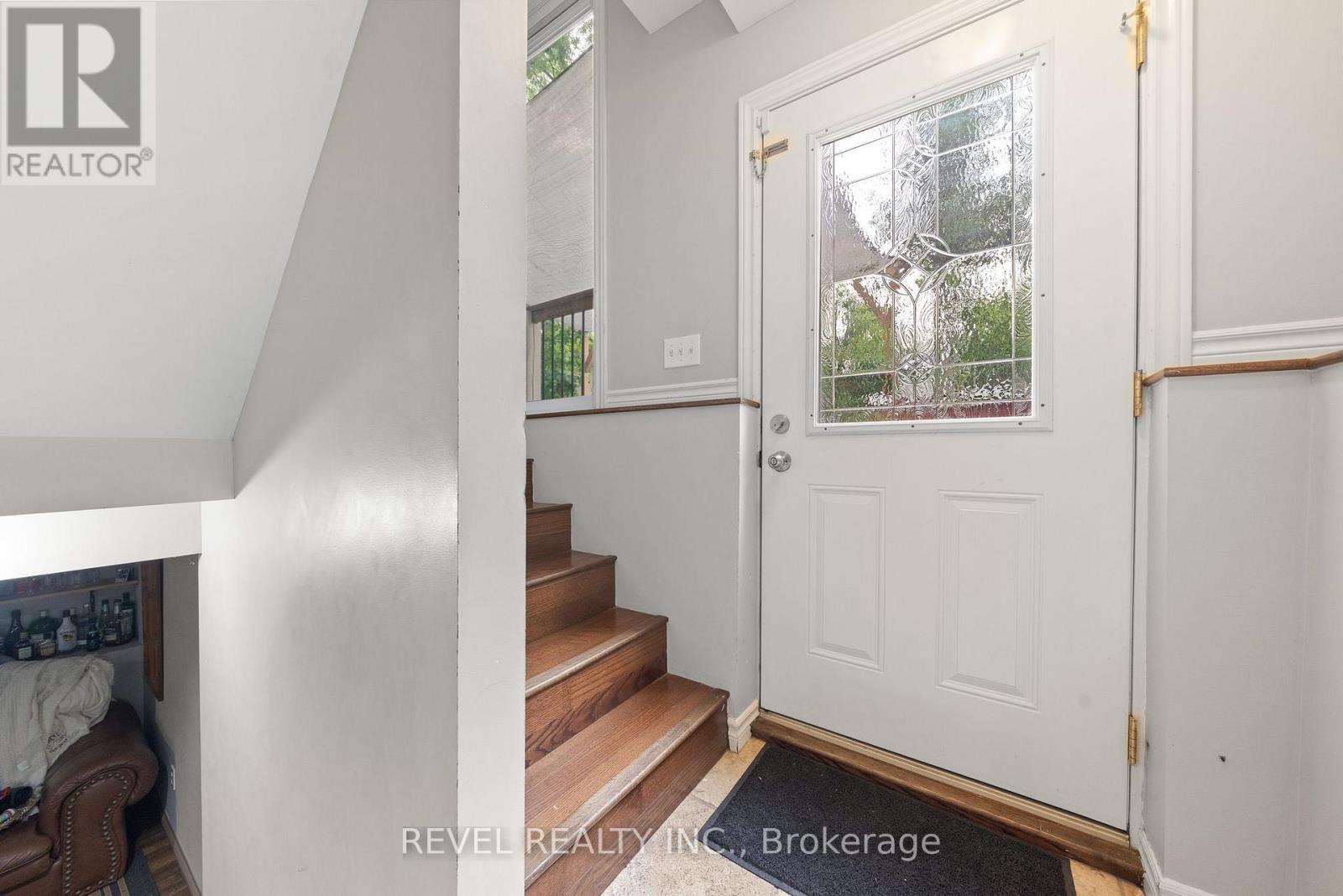 48 Cambridge Street N, Kawartha Lakes (Lindsay), Ontario  K9V 4C7 - Photo 35 - X12320222