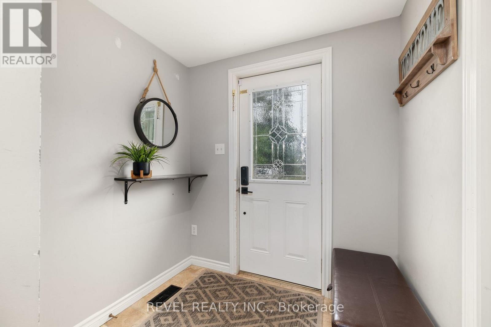 48 Cambridge Street N, Kawartha Lakes (Lindsay), Ontario  K9V 4C7 - Photo 5 - X12320222