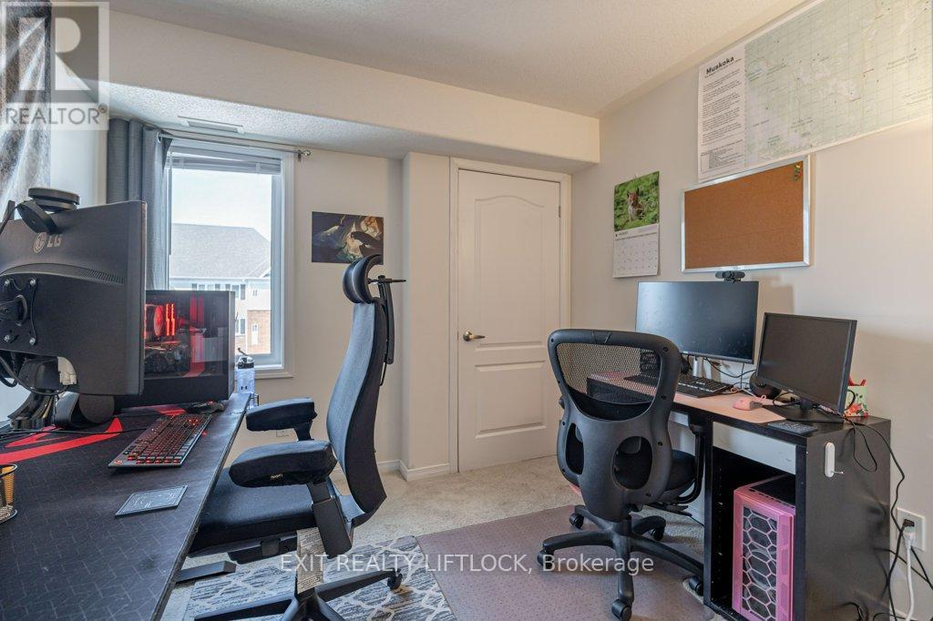 303 - 312 Spillsbury Drive, Peterborough West (South), Ontario  K9K 0B6 - Photo 10 - X12320336