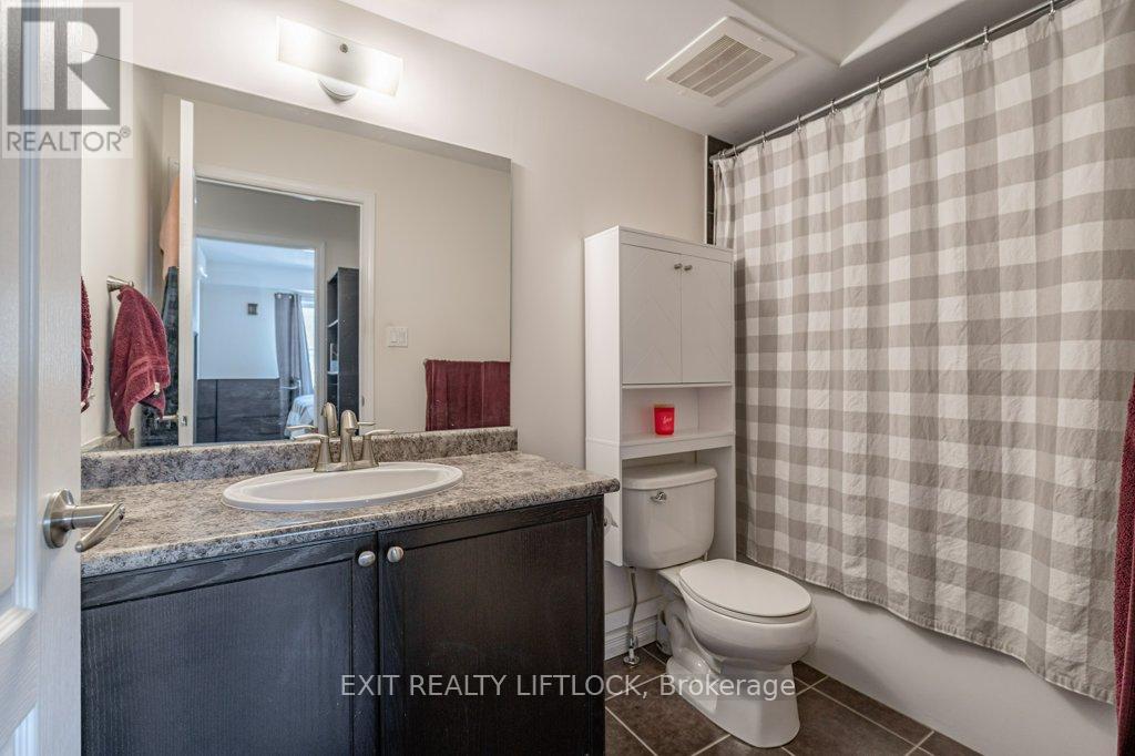 303 - 312 Spillsbury Drive, Peterborough West (South), Ontario  K9K 0B6 - Photo 11 - X12320336