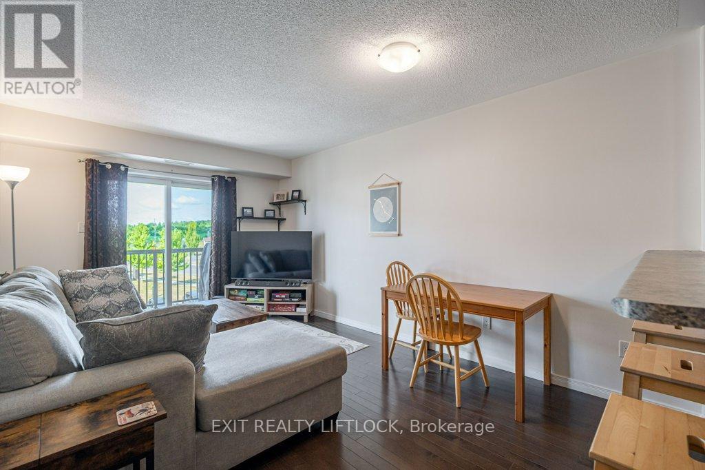 303 - 312 Spillsbury Drive, Peterborough West (South), Ontario  K9K 0B6 - Photo 3 - X12320336