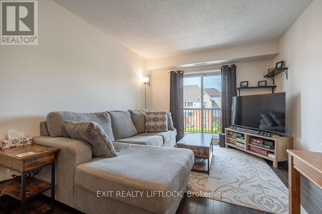 303 - 312 Spillsbury Drive, Peterborough West (South), Ontario  K9K 0B6 - Photo 4 - X12320336