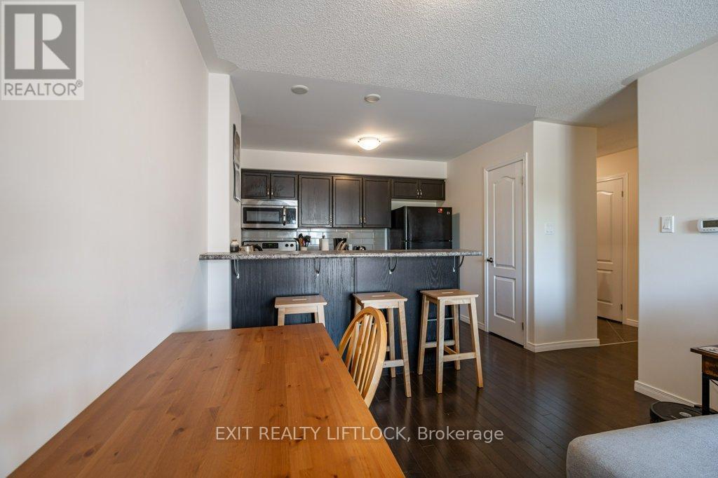 303 - 312 Spillsbury Drive, Peterborough West (South), Ontario  K9K 0B6 - Photo 6 - X12320336