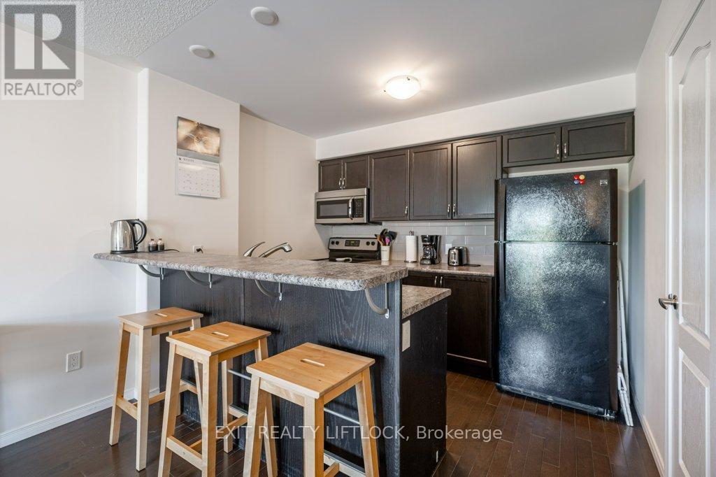 303 - 312 Spillsbury Drive, Peterborough West (South), Ontario  K9K 0B6 - Photo 7 - X12320336
