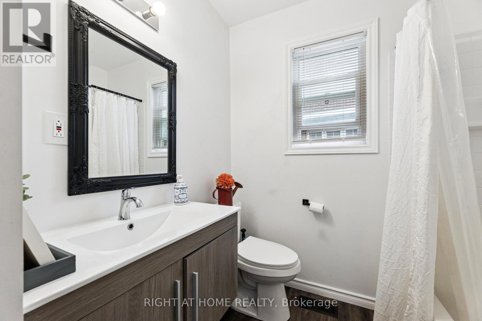 1310 Clonsilla Avenue, Peterborough Central (Old West End), Ontario  K9J 5Z2 - Photo 15 - X12321077