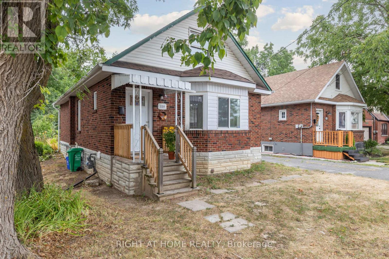 1310 Clonsilla Avenue, Peterborough Central (Old West End), Ontario  K9J 5Z2 - Photo 2 - X12321077