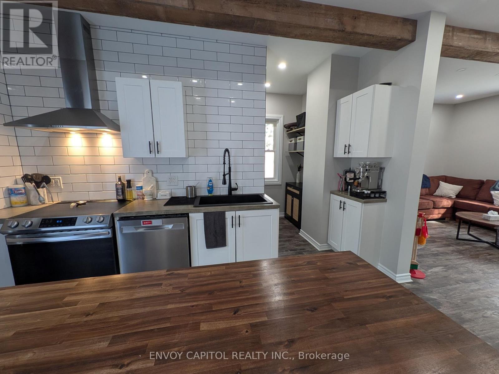 61 Simcoe Street, Kawartha Lakes (Lindsay), Ontario  K9V 2G9 - Photo 2 - X12321221