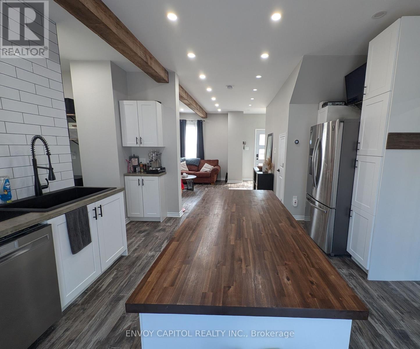 61 Simcoe Street, Kawartha Lakes (Lindsay), Ontario  K9V 2G9 - Photo 4 - X12321221