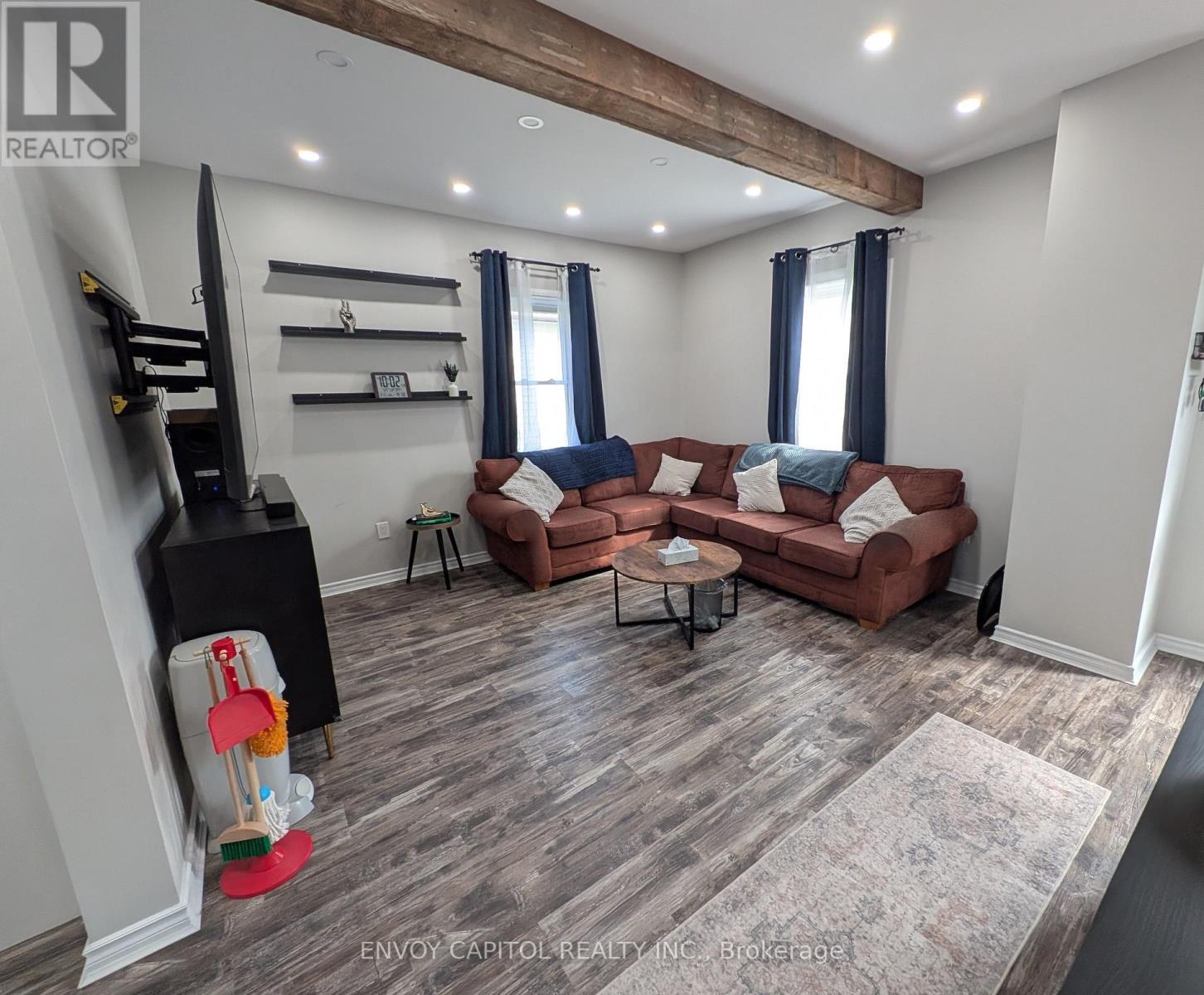 61 Simcoe Street, Kawartha Lakes (Lindsay), Ontario  K9V 2G9 - Photo 5 - X12321221