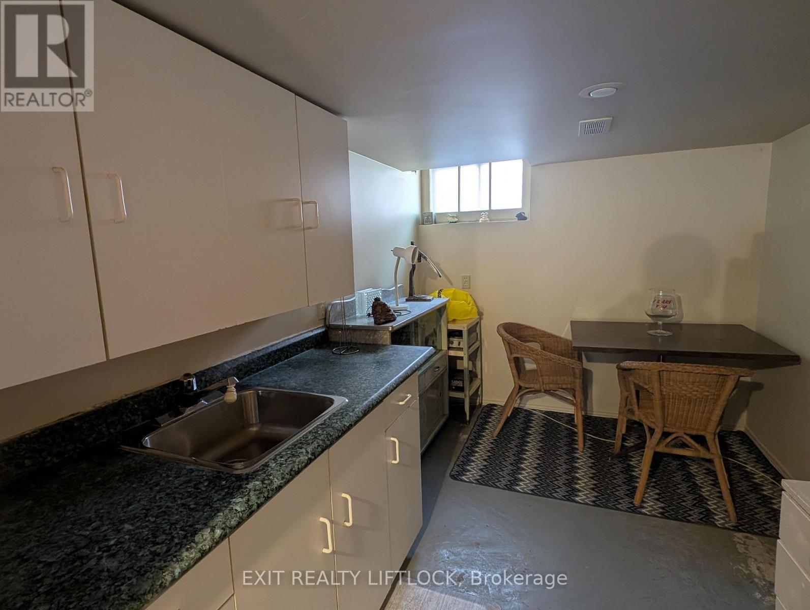590 Mccannan Avenue, Peterborough Central (South), Ontario  K9J 4J6 - Photo 13 - X12321283