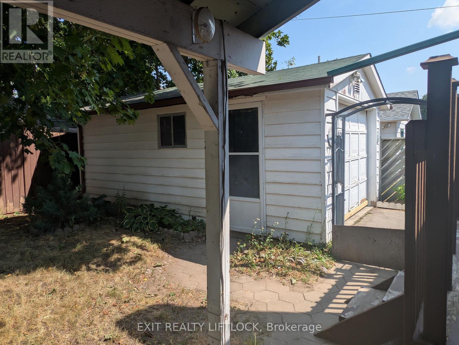 590 Mccannan Avenue, Peterborough Central (South), Ontario  K9J 4J6 - Photo 3 - X12321283