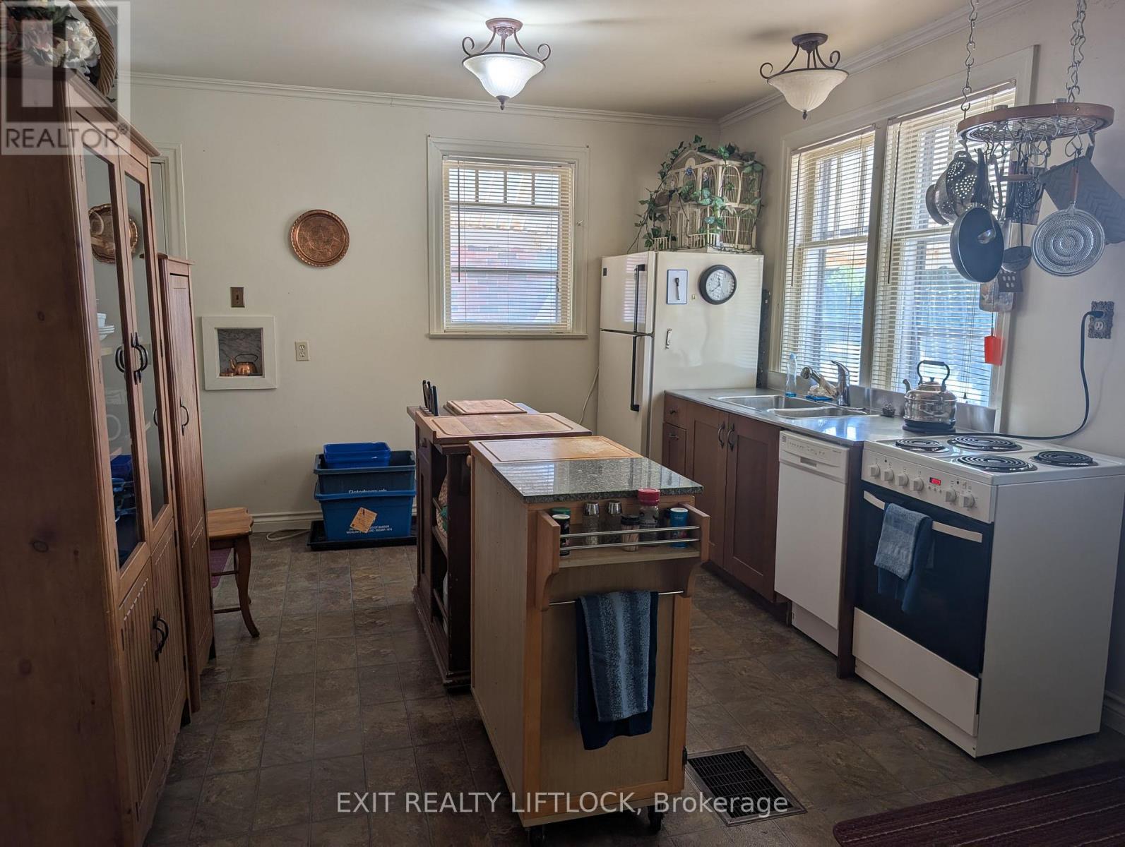 590 Mccannan Avenue, Peterborough Central (South), Ontario  K9J 4J6 - Photo 5 - X12321283