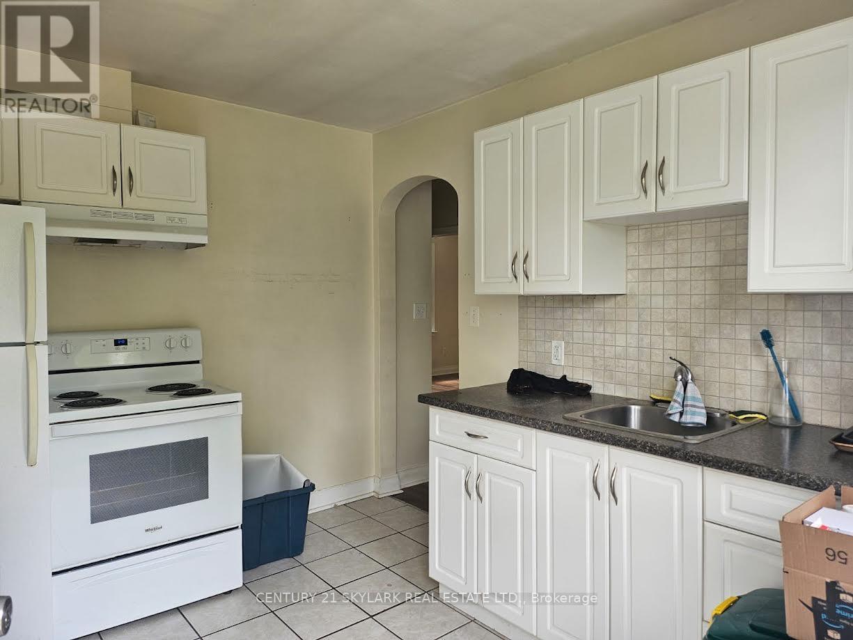866 Armour Road, Peterborough East (North), Ontario  K9H 2A2 - Photo 2 - X12321737