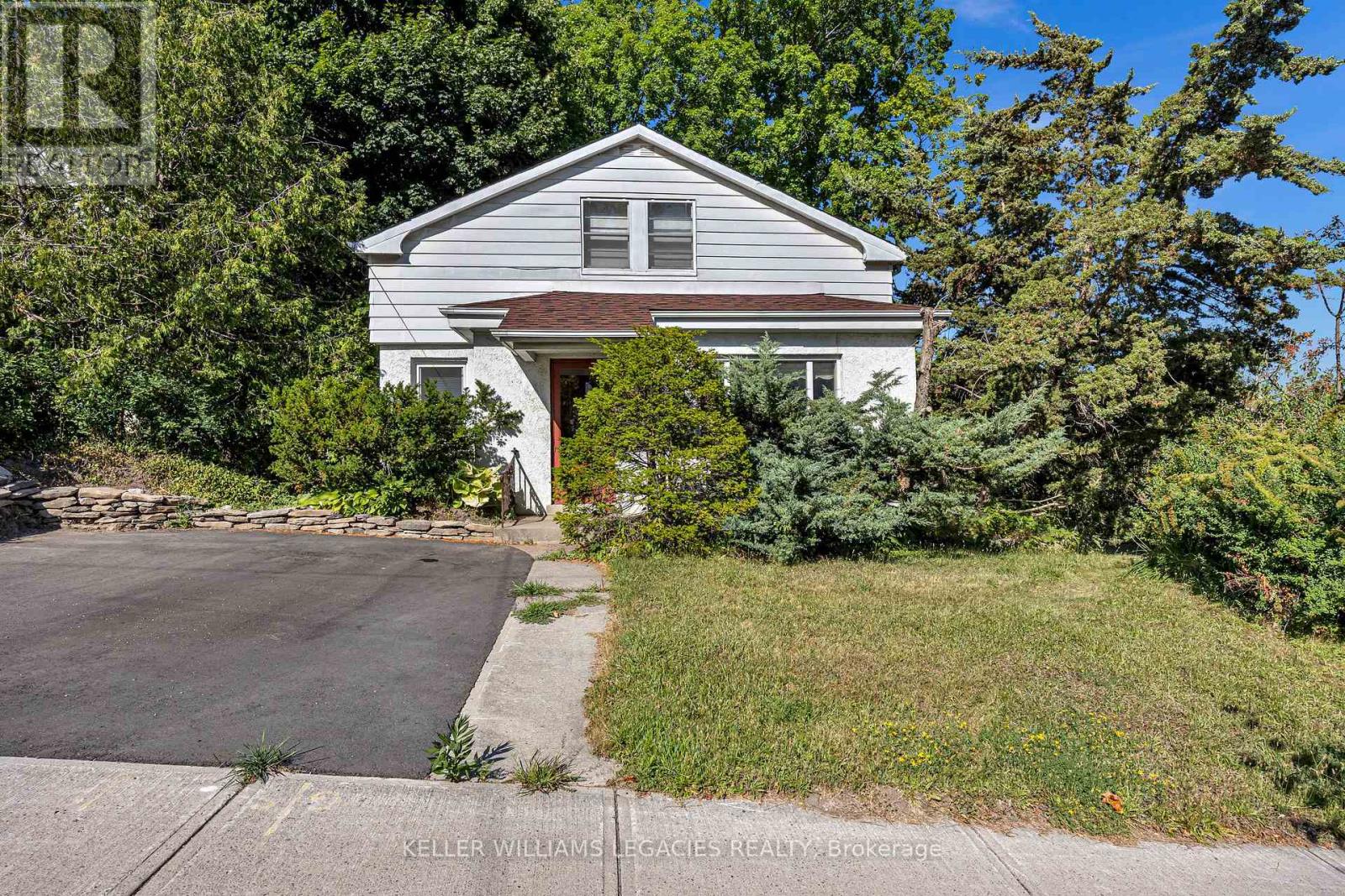 688 Aylmer Street N, Peterborough North (South), Ontario  K9H 3X6 - Photo 2 - X12322072