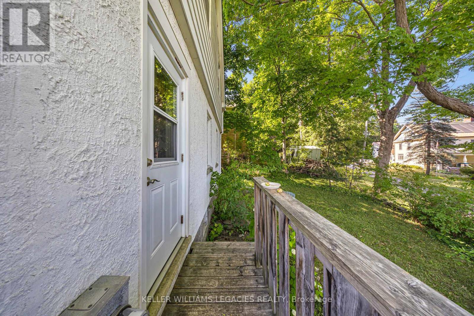 688 Aylmer Street N, Peterborough North (South), Ontario  K9H 3X6 - Photo 40 - X12322072