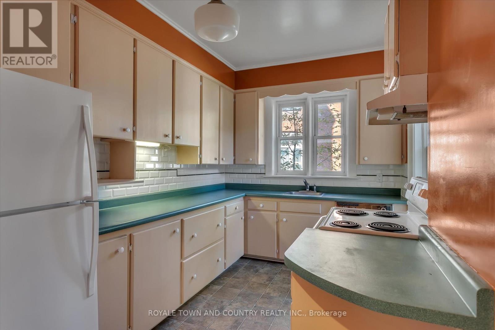 68 Peel Street, Kawartha Lakes (Lindsay), Ontario  K9V 3M5 - Photo 12 - X12323620