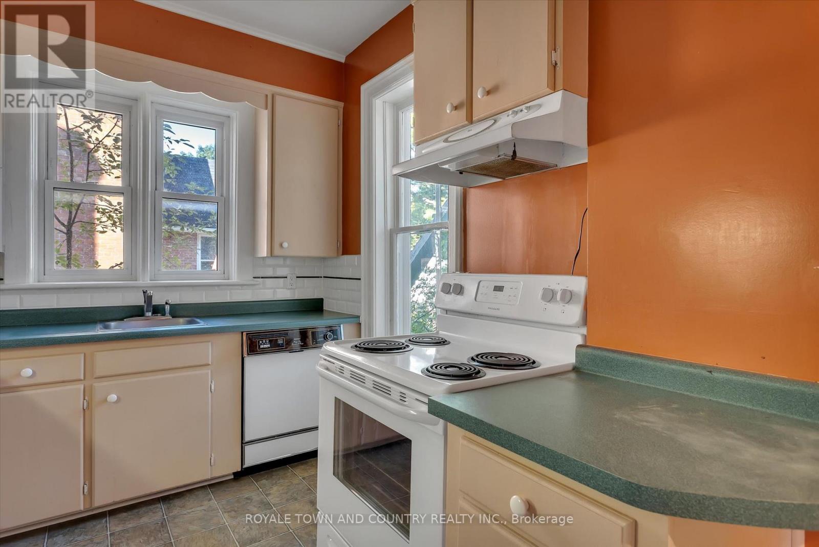 68 Peel Street, Kawartha Lakes (Lindsay), Ontario  K9V 3M5 - Photo 13 - X12323620