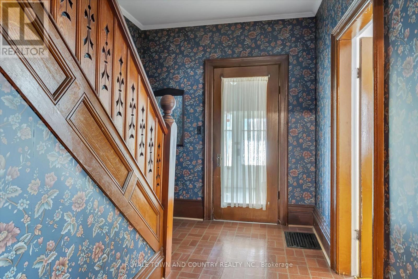 68 Peel Street, Kawartha Lakes (Lindsay), Ontario  K9V 3M5 - Photo 4 - X12323620