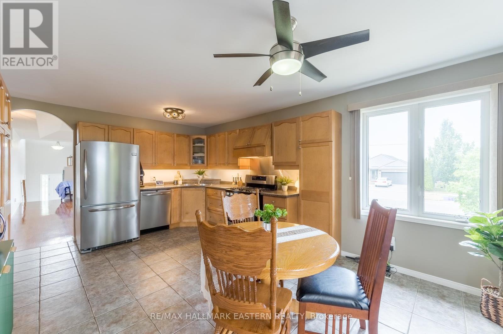 1912 Giles Avenue, Peterborough West (North), Ontario  K9K 2P3 - Photo 10 - X12323654