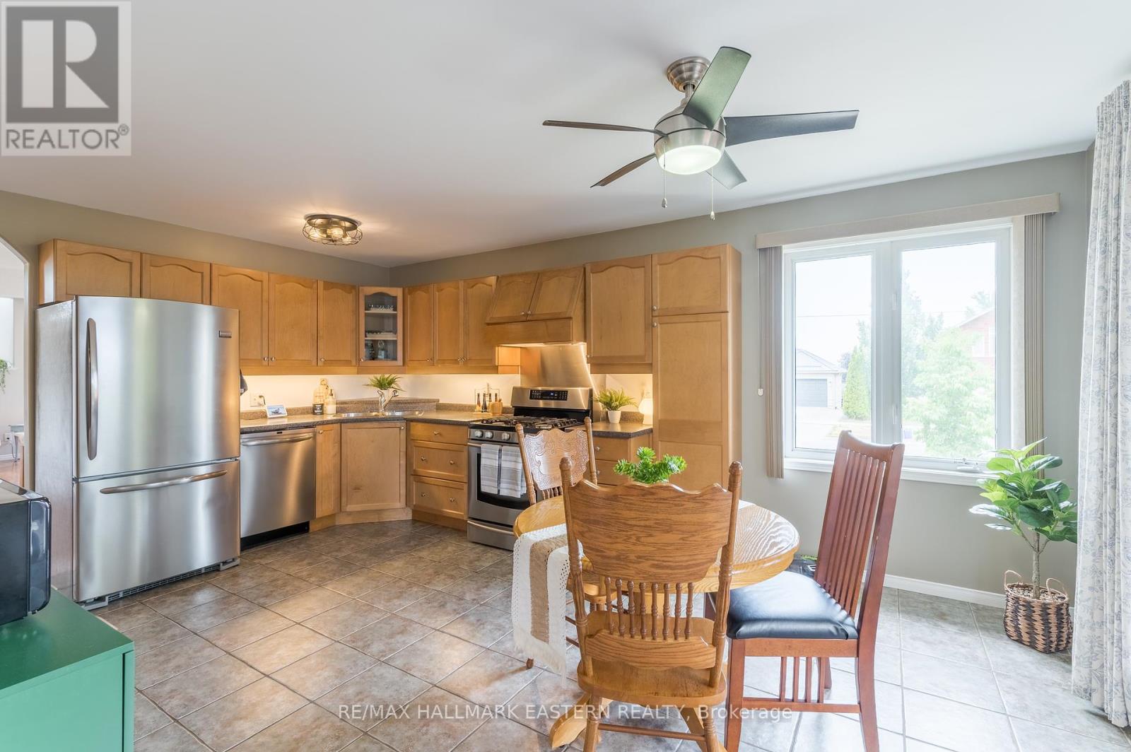 1912 Giles Avenue, Peterborough West (North), Ontario  K9K 2P3 - Photo 11 - X12323654