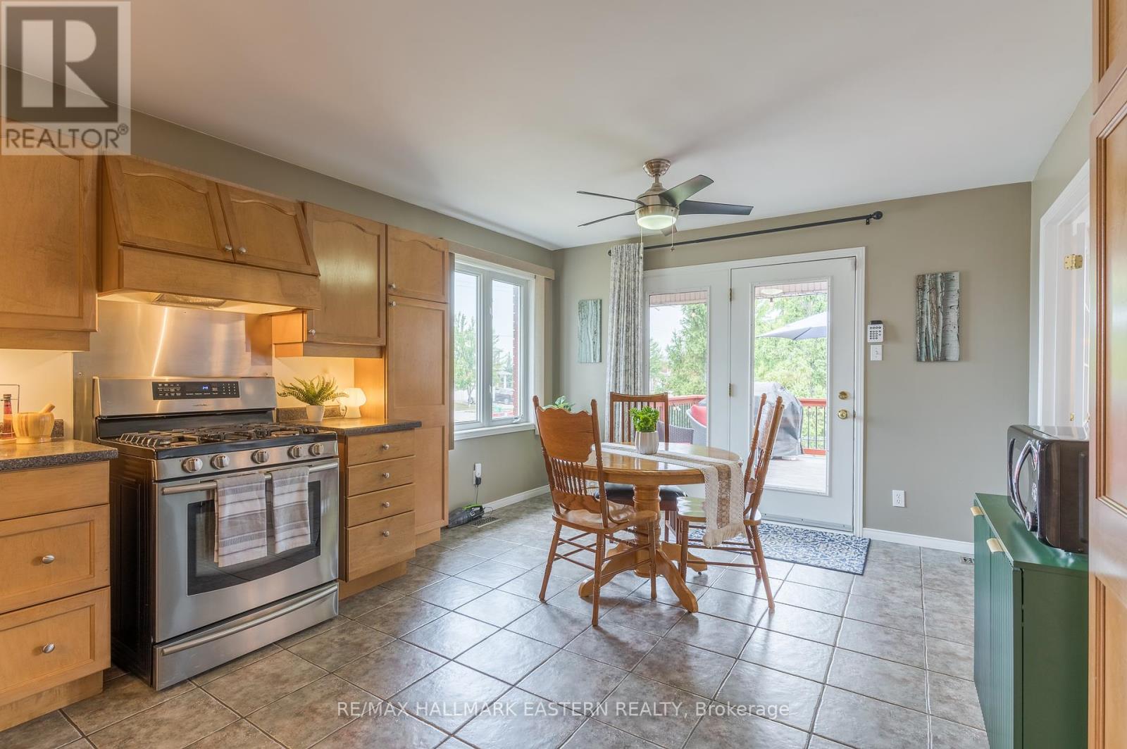 1912 Giles Avenue, Peterborough West (North), Ontario  K9K 2P3 - Photo 15 - X12323654