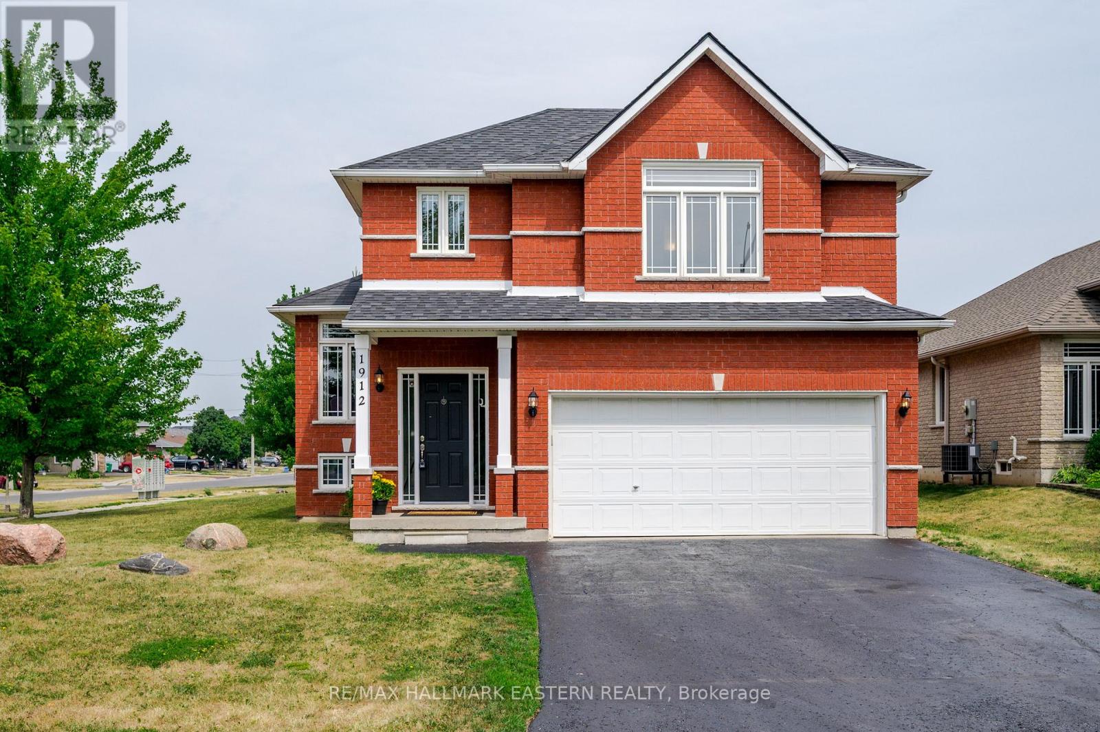1912 Giles Avenue, Peterborough West (North), Ontario  K9K 2P3 - Photo 2 - X12323654