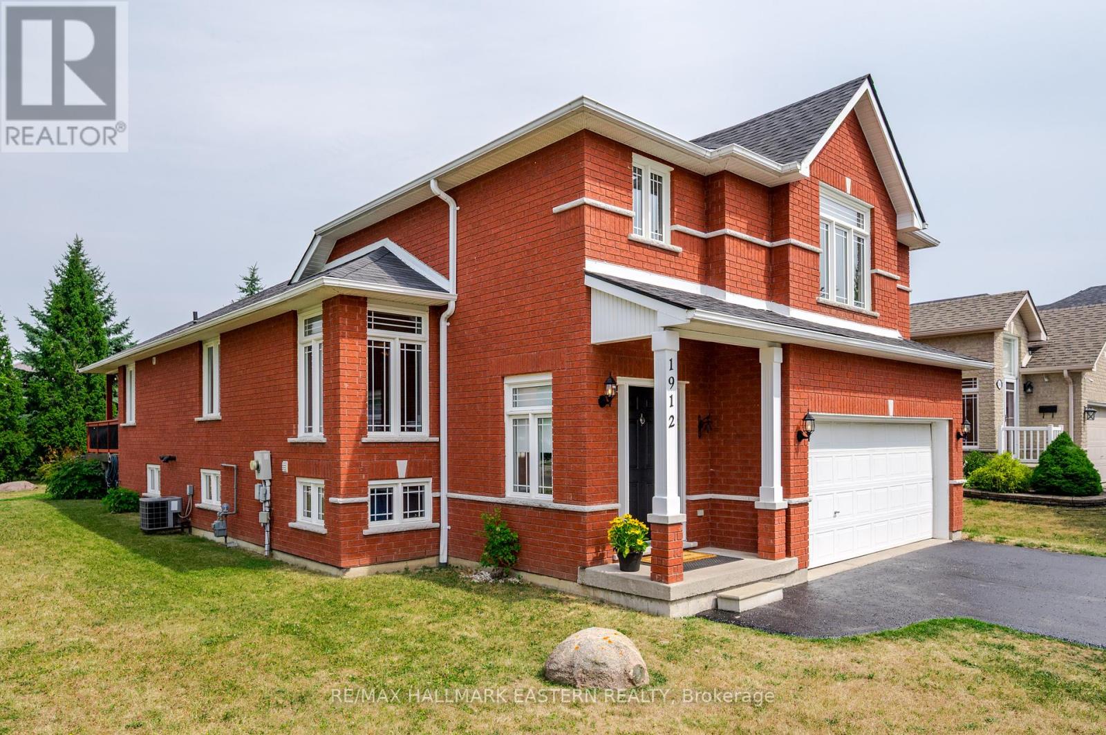 1912 Giles Avenue, Peterborough West (North), Ontario  K9K 2P3 - Photo 3 - X12323654