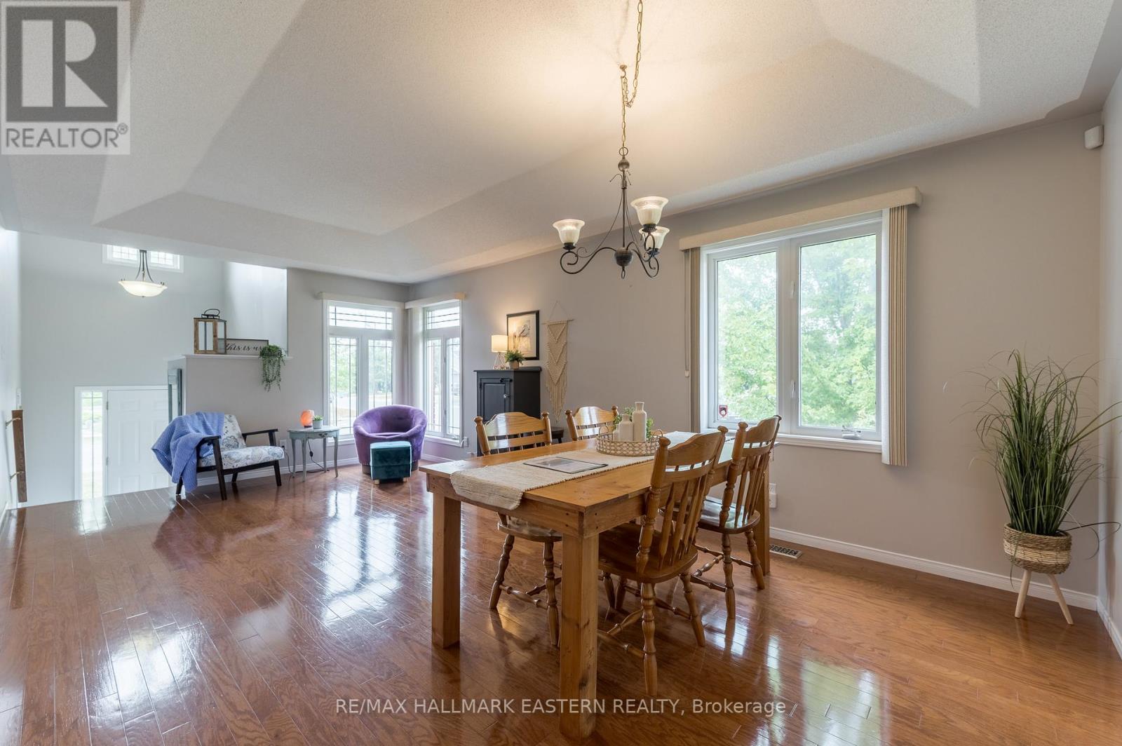1912 Giles Avenue, Peterborough West (North), Ontario  K9K 2P3 - Photo 5 - X12323654