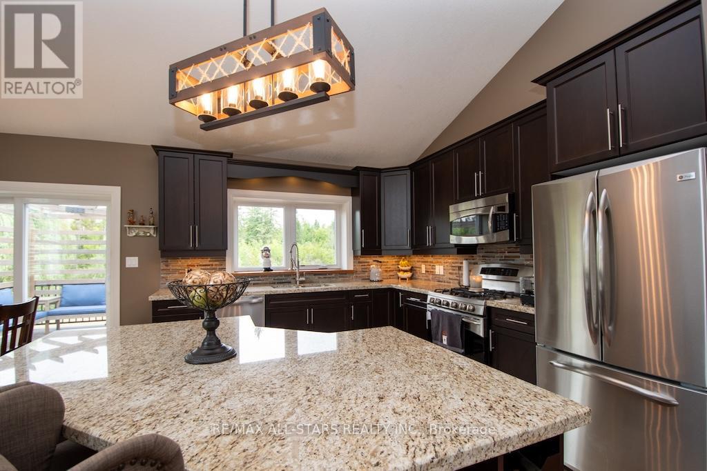 15 Rustlewood Avenue, Kawartha Lakes (Manvers), Ontario  L0A 1A0 - Photo 12 - X12324095