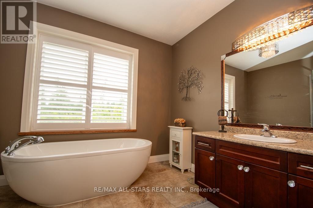15 Rustlewood Avenue, Kawartha Lakes (Manvers), Ontario  L0A 1A0 - Photo 19 - X12324095
