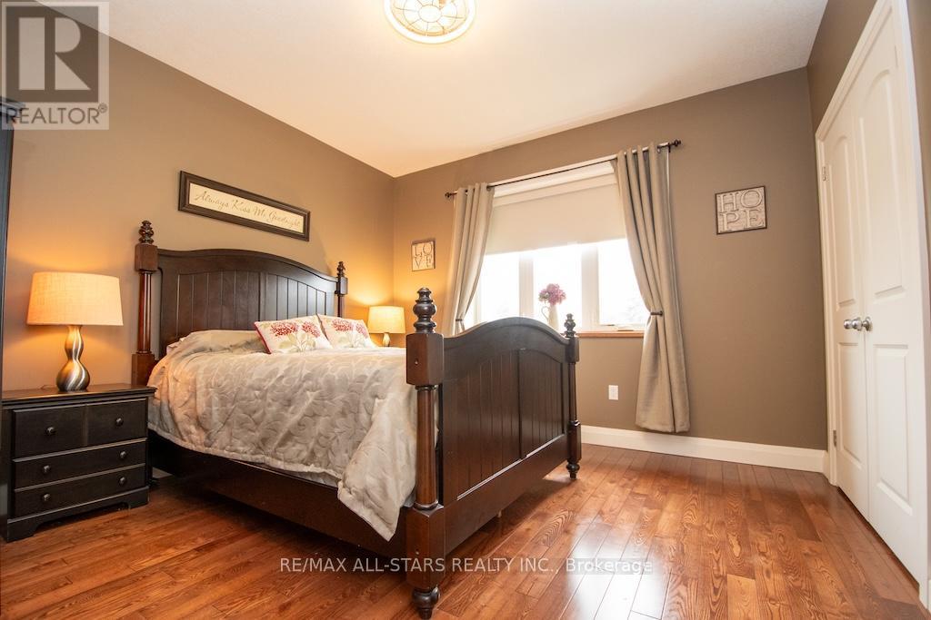 15 Rustlewood Avenue, Kawartha Lakes (Manvers), Ontario  L0A 1A0 - Photo 22 - X12324095