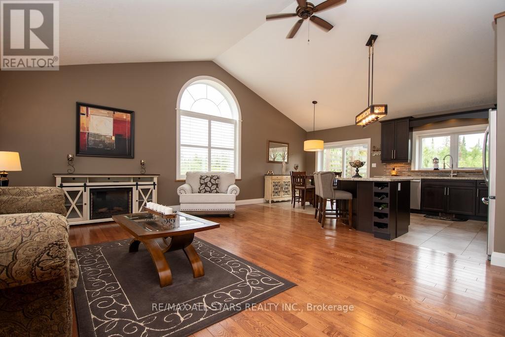 15 Rustlewood Avenue, Kawartha Lakes (Manvers), Ontario  L0A 1A0 - Photo 7 - X12324095