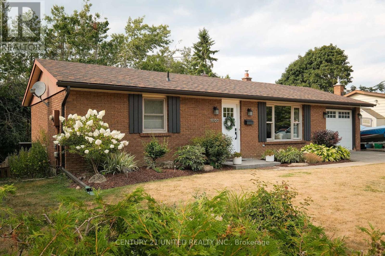 1600 Redwood Drive, Peterborough West (Central), Ontario  K9K 1B4 - Photo 2 - X12324138
