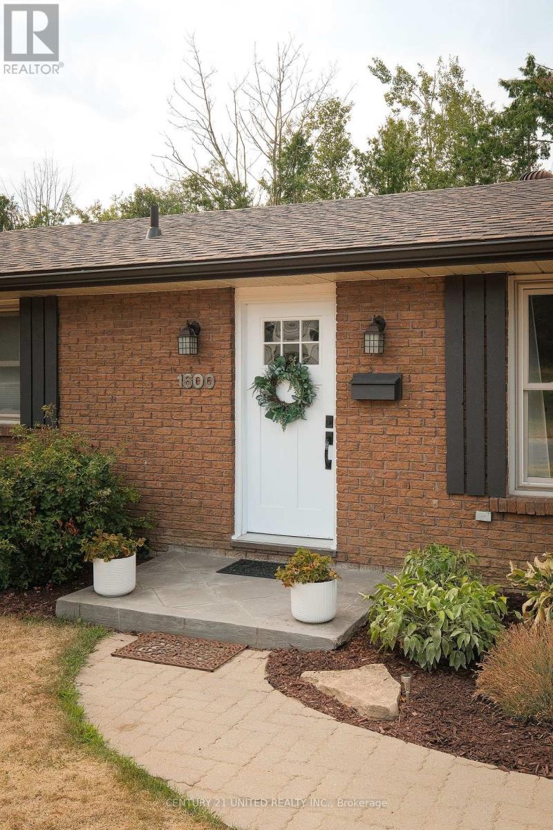 1600 Redwood Drive, Peterborough West (Central), Ontario  K9K 1B4 - Photo 3 - X12324138