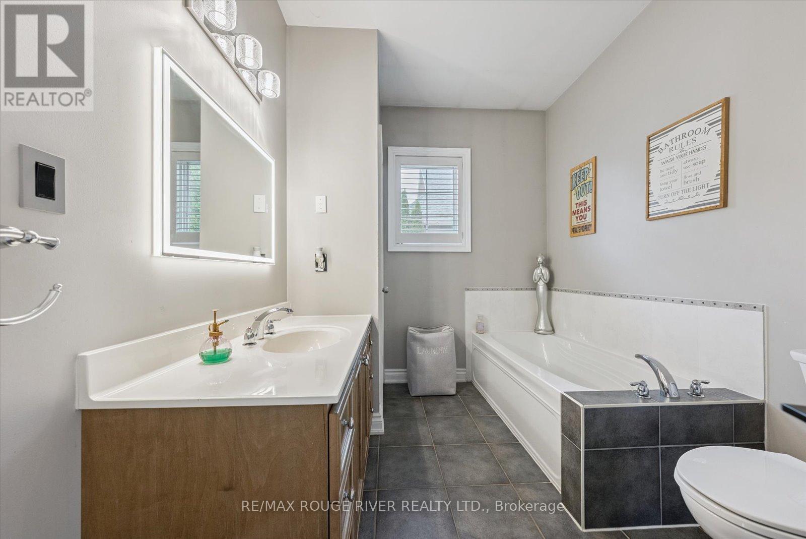 4588 Paynes Crescent, Clarington, Ontario  L0A 1J0 - Photo 14 - E12324393