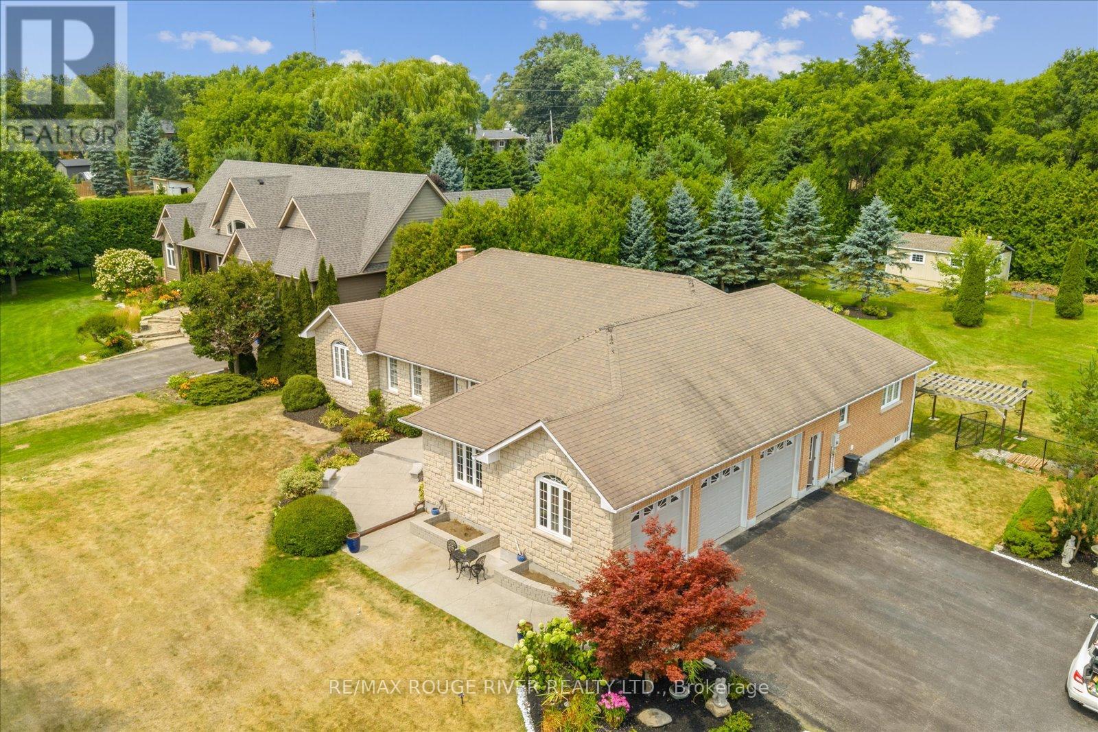 4588 Paynes Crescent, Clarington, Ontario  L0A 1J0 - Photo 2 - E12324393