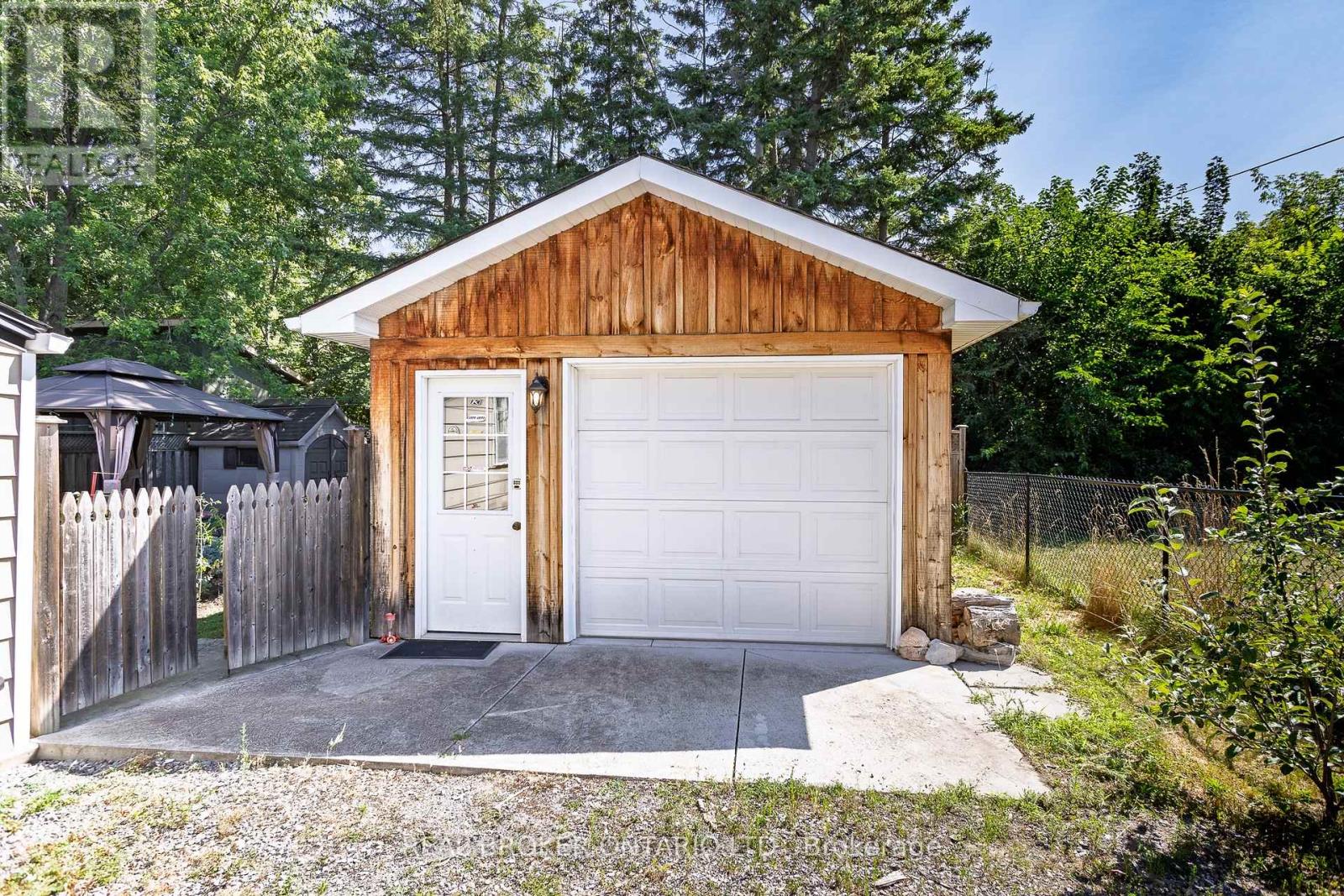 127 Elmore Street, Trent Hills (Campbellford), Ontario  K0L 1L0 - Photo 21 - X12324148