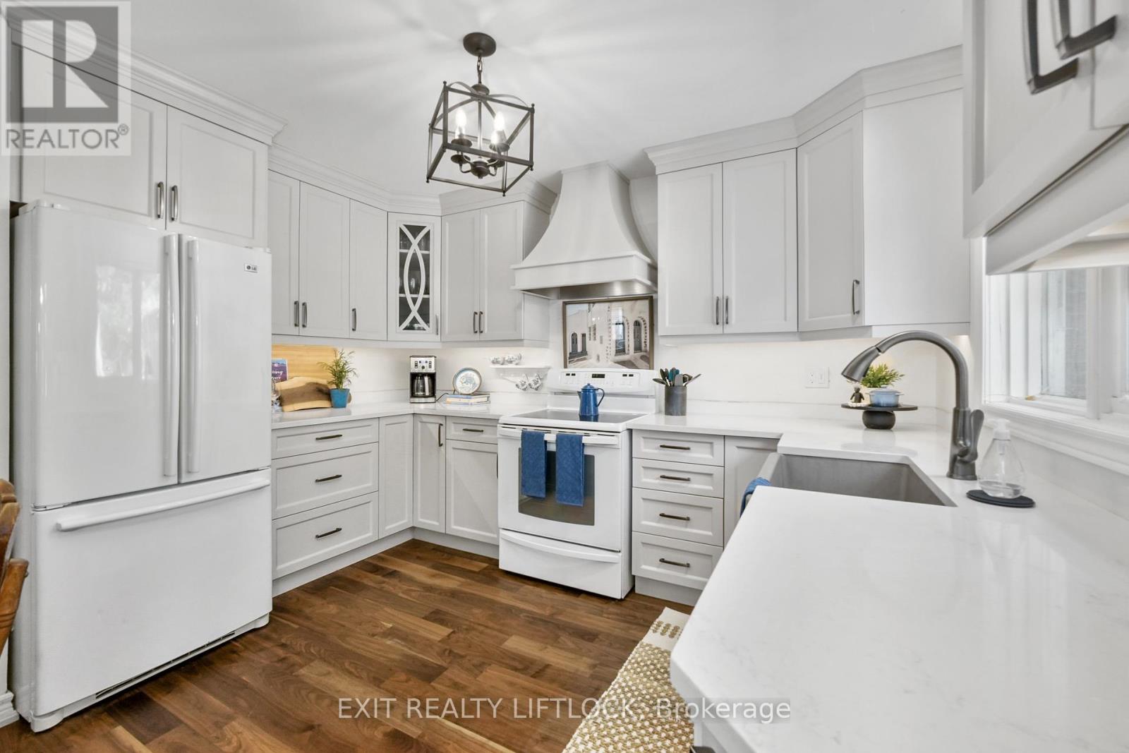 1373 Hetherington Drive, Peterborough North (University Heights), Ontario  K9L 1Z5 - Photo 9 - X12324404
