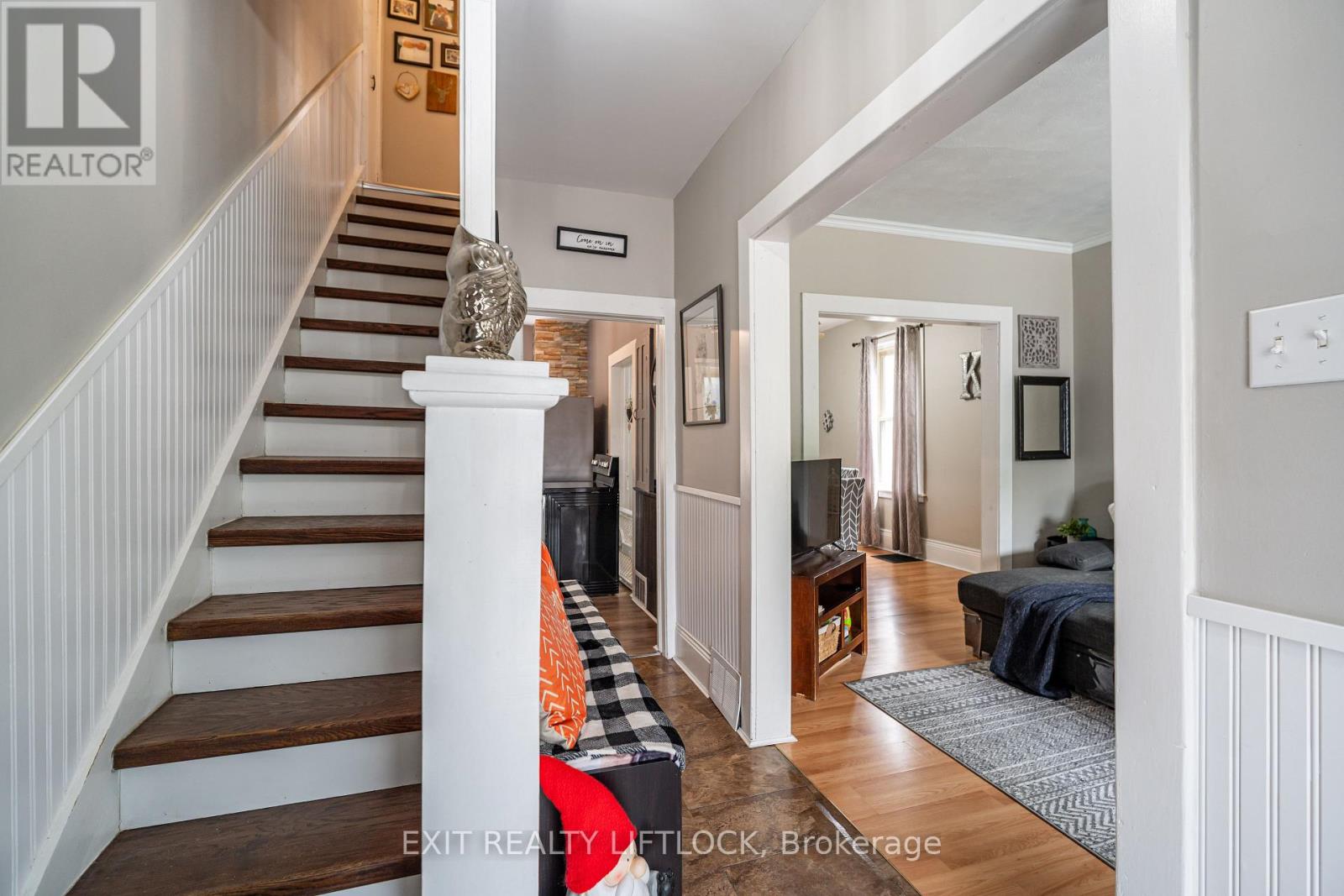 468 Cambridge Street, Peterborough Central (North), Ontario  K9H 4T3 - Photo 4 - X12324506