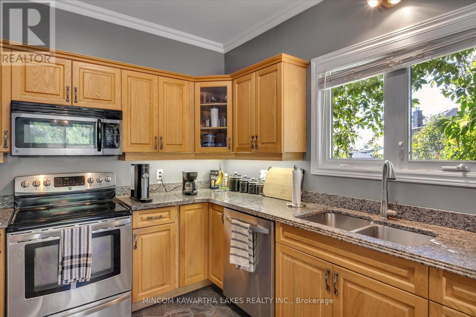 2301 Sumac Street, Peterborough West (Central), Ontario  K9K 2J9 - Photo 11 - X12324598