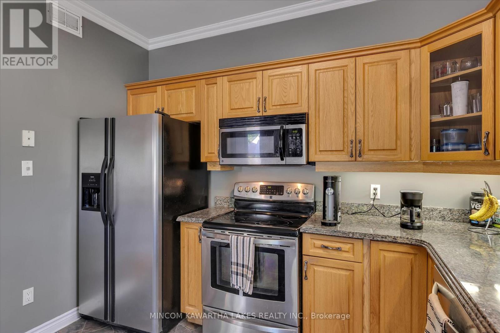 2301 Sumac Street, Peterborough West (Central), Ontario  K9K 2J9 - Photo 12 - X12324598