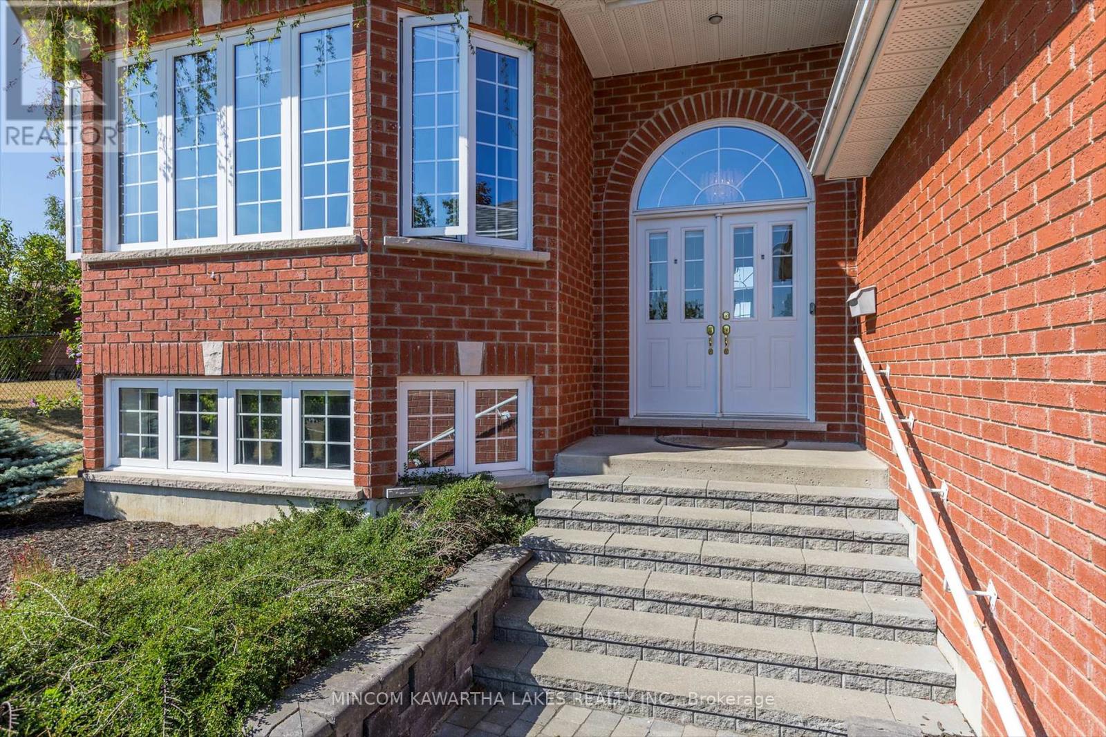 2301 Sumac Street, Peterborough West (Central), Ontario  K9K 2J9 - Photo 3 - X12324598