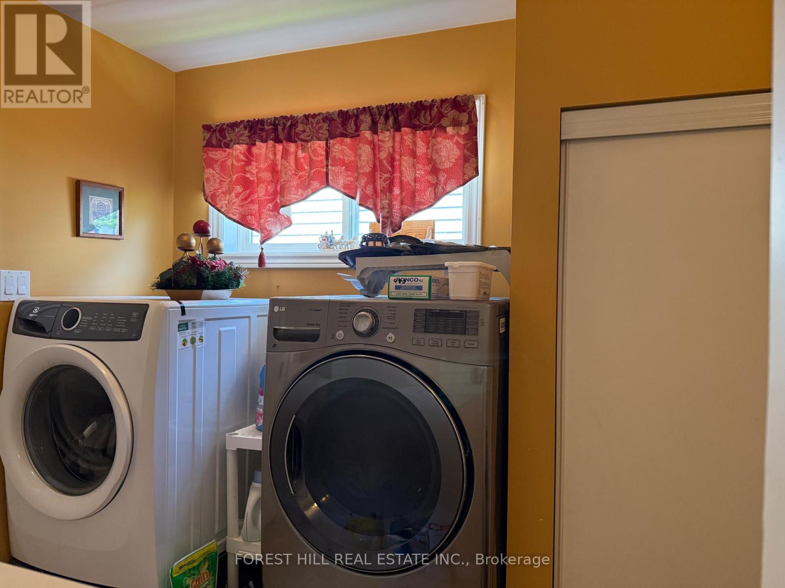 1013 Silverdale Road, Peterborough West (Central), Ontario  K9J 7W5 - Photo 10 - X12324382