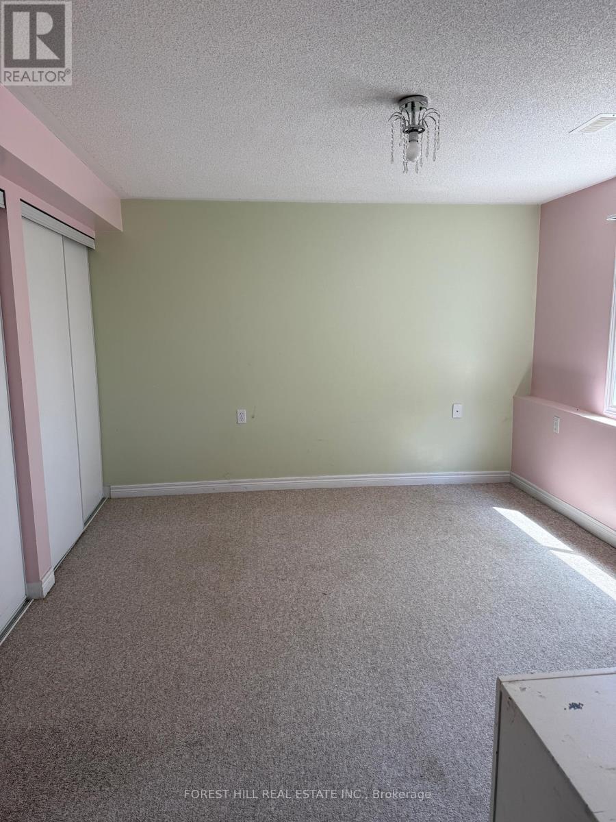 1013 Silverdale Road, Peterborough West (Central), Ontario  K9J 7W5 - Photo 7 - X12324382