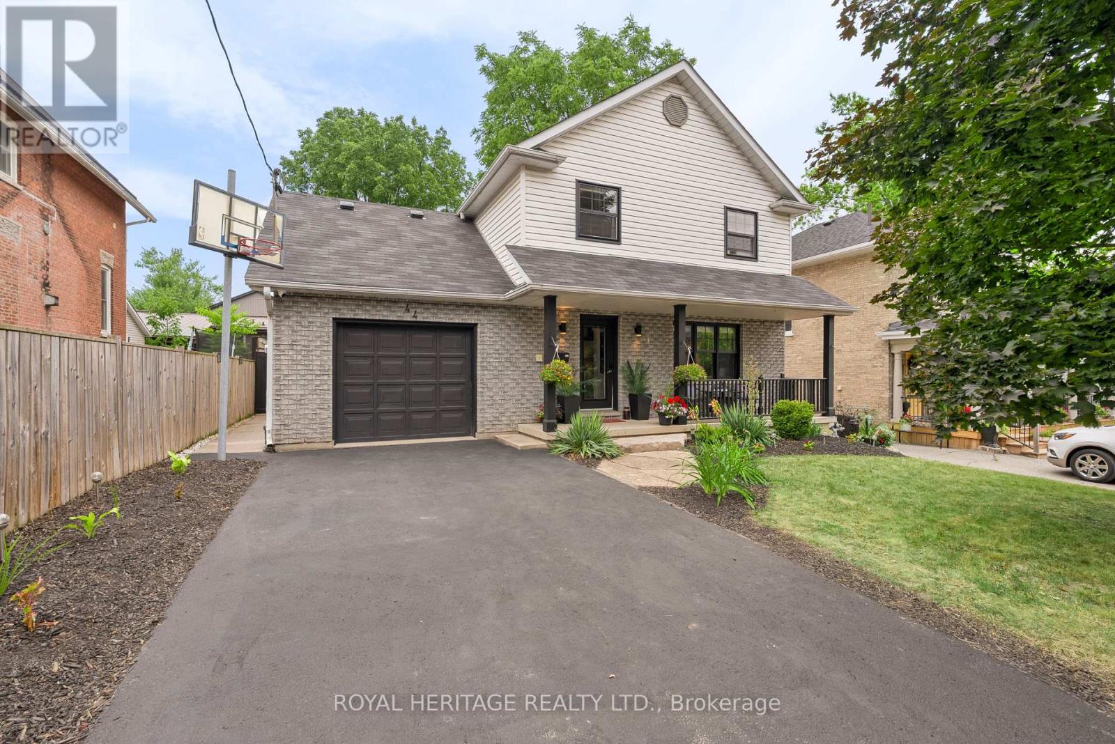 44 Regent Street, Kawartha Lakes (Lindsay), Ontario  K9V 3V2 - Photo 1 - X12324609