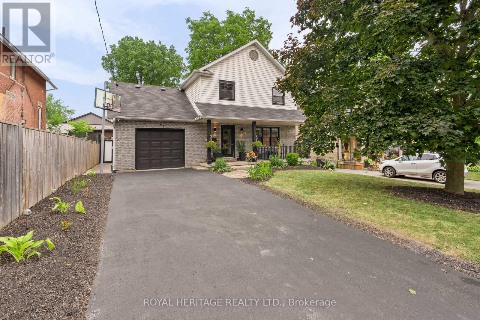 44 Regent Street, Kawartha Lakes (Lindsay), Ontario  K9V 3V2 - Photo 2 - X12324609