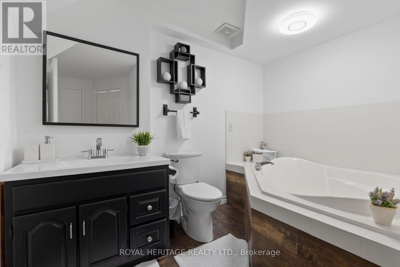 44 Regent Street, Kawartha Lakes (Lindsay), Ontario  K9V 3V2 - Photo 30 - X12324609