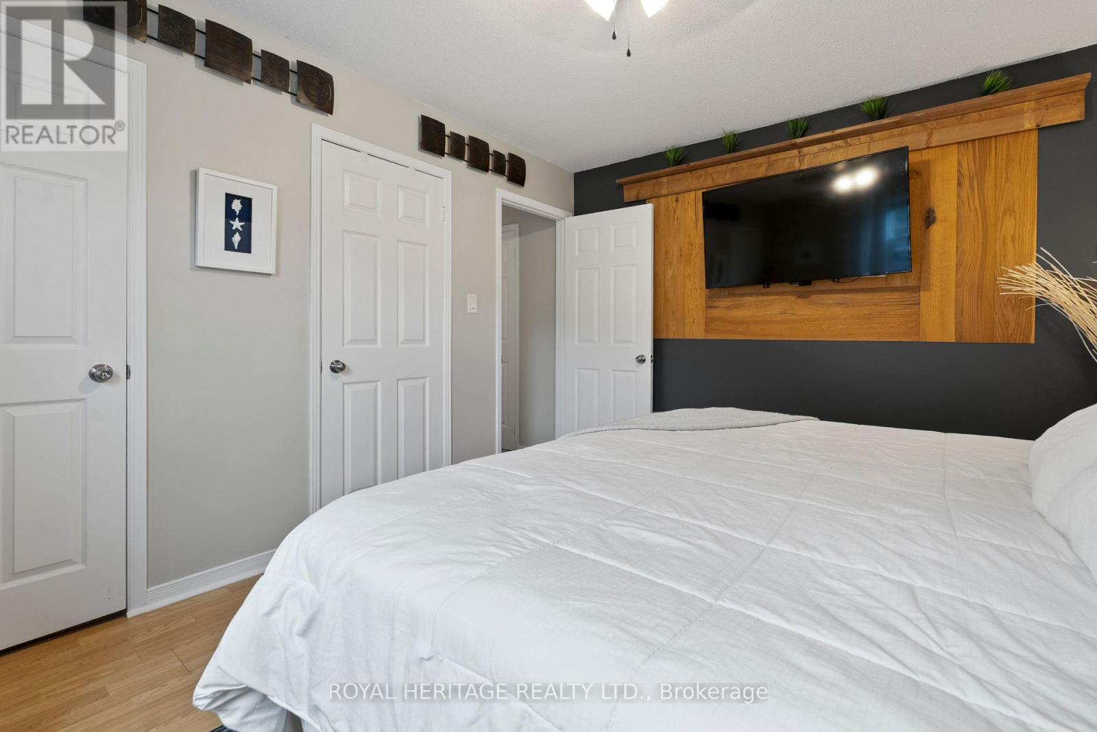 44 Regent Street, Kawartha Lakes (Lindsay), Ontario  K9V 3V2 - Photo 4 - X12324609