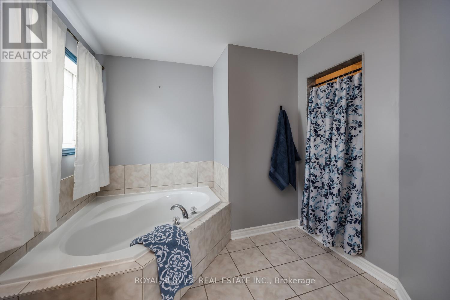 1723 Ravenwood Drive, Peterborough West (North), Ontario  K9K 2P6 - Photo 33 - X12325078